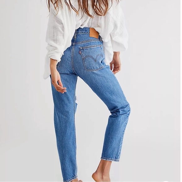 NWT LEVI’S Wedgie High Waisted Destroyed Denim Jeans - Picture 4 of 12